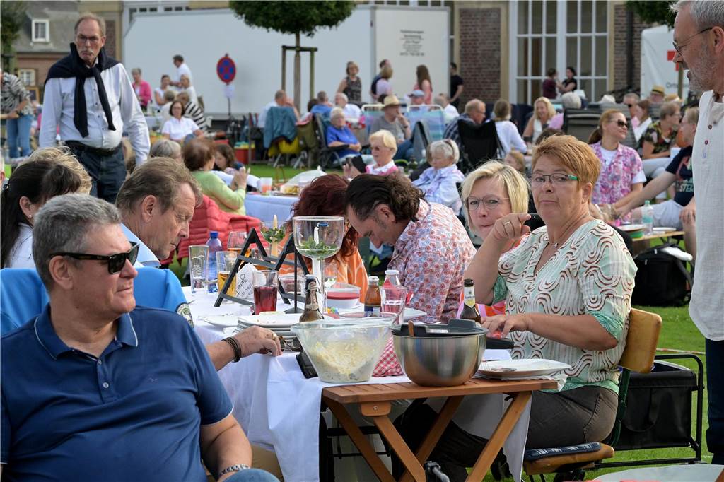 Die Atmosphäre beim Sommernachtskonzert am Schloss Nordkirchen war sehr schön.