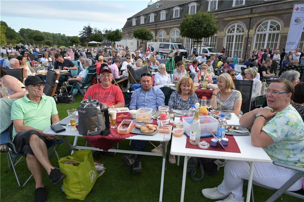 Die Atmosphäre beim Sommernachtskonzert am Schloss Nordkirchen war sehr schön.
