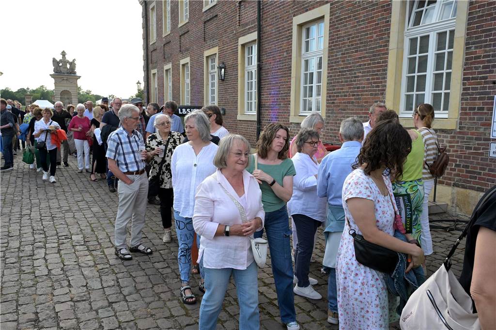 Die Atmosphäre beim Sommernachtskonzert am Schloss Nordkirchen war sehr schön.