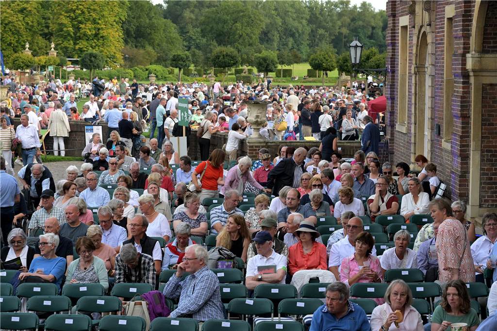 Die Atmosphäre beim Sommernachtskonzert am Schloss Nordkirchen war sehr schön.