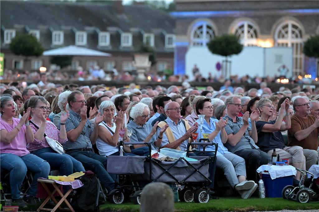 Die Atmosphäre beim Sommernachtskonzert am Schloss Nordkirchen war sehr schön.