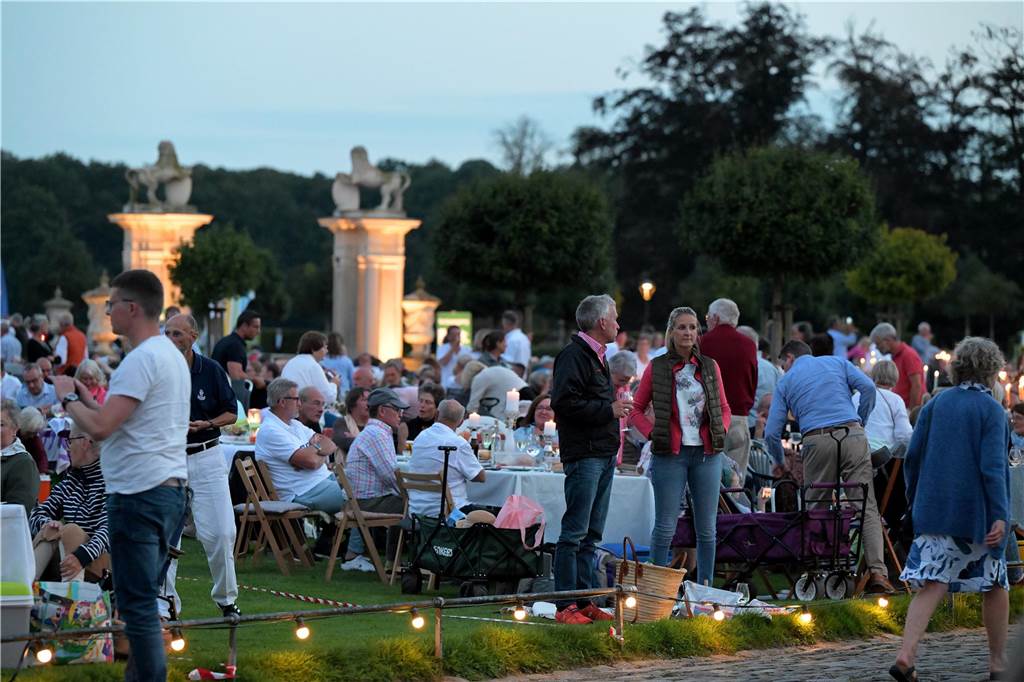 Die Atmosphäre beim Sommernachtskonzert am Schloss Nordkirchen war sehr schön.