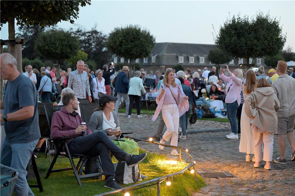 Die Atmosphäre beim Sommernachtskonzert am Schloss Nordkirchen war sehr schön.