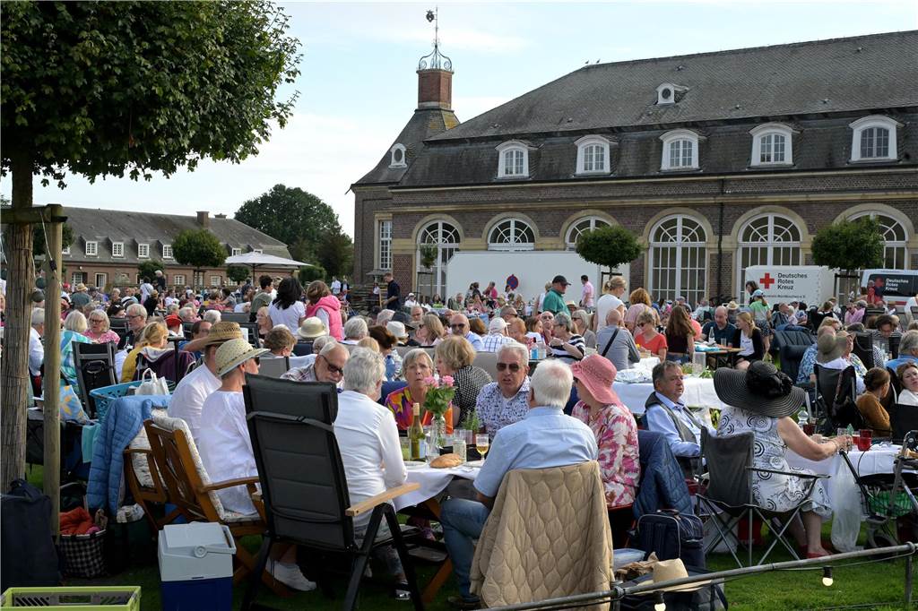 Die Atmosphäre beim Spmmernachtskonzert am Schloss Nordkirchen war sehr schön.