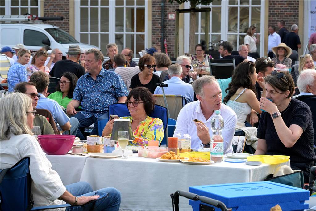 Die Atmosphäre beim Spmmernachtskonzert am Schloss Nordkirchen war sehr schön.