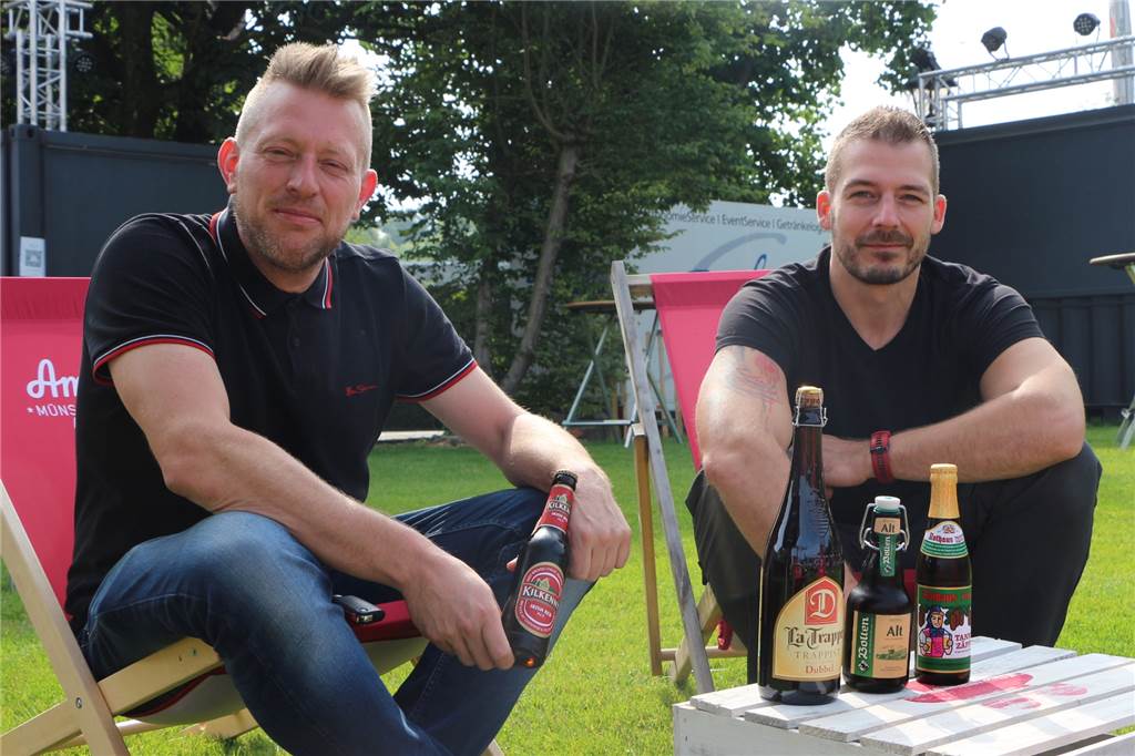 „Verrückter Wirt“ testet Burggarten mit 50 Biersorten: „Die Leute feiern es“ Die Atmosphäre soll betont entspannt sein. Theo Pass (l.) und Freddy Bomers, der für den Burggarten hauptverantwortlich zeichnen wird, setzen dabei auf nicht weniger als 50 Biersorten im Angebot.
