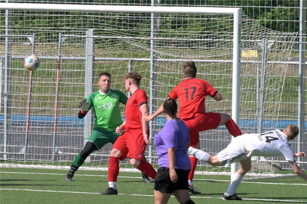 Die Aufholjagd des BV Brambauer gegen Husen-Kurl kam zu spät. Die Gäste siegten mit 5:4.