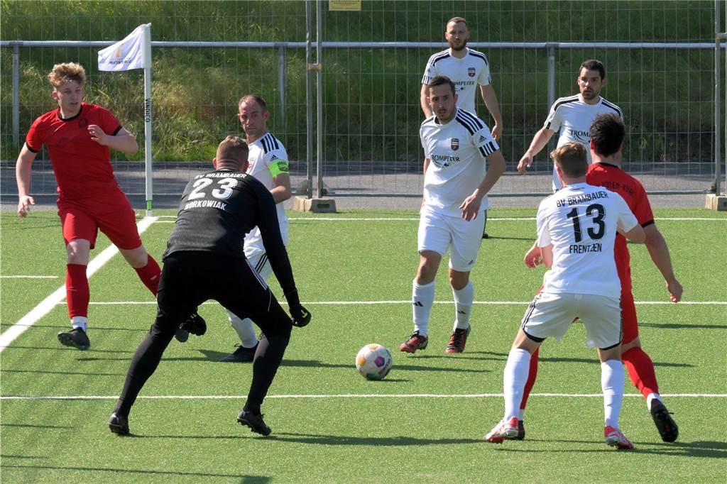Die Aufholjagd des BV Brambauer gegen Husen-Kurl kam zu spät. Die Gäste siegten mit 5:4.