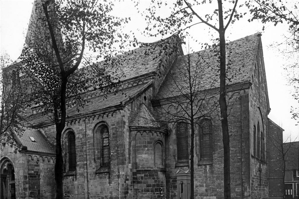 Als die Kirche St. Brigida in Legden nur einen Turm hatte Die Aufnahme entstand 1899. Die St. Brigida-Kirche hat nur einen Turm.