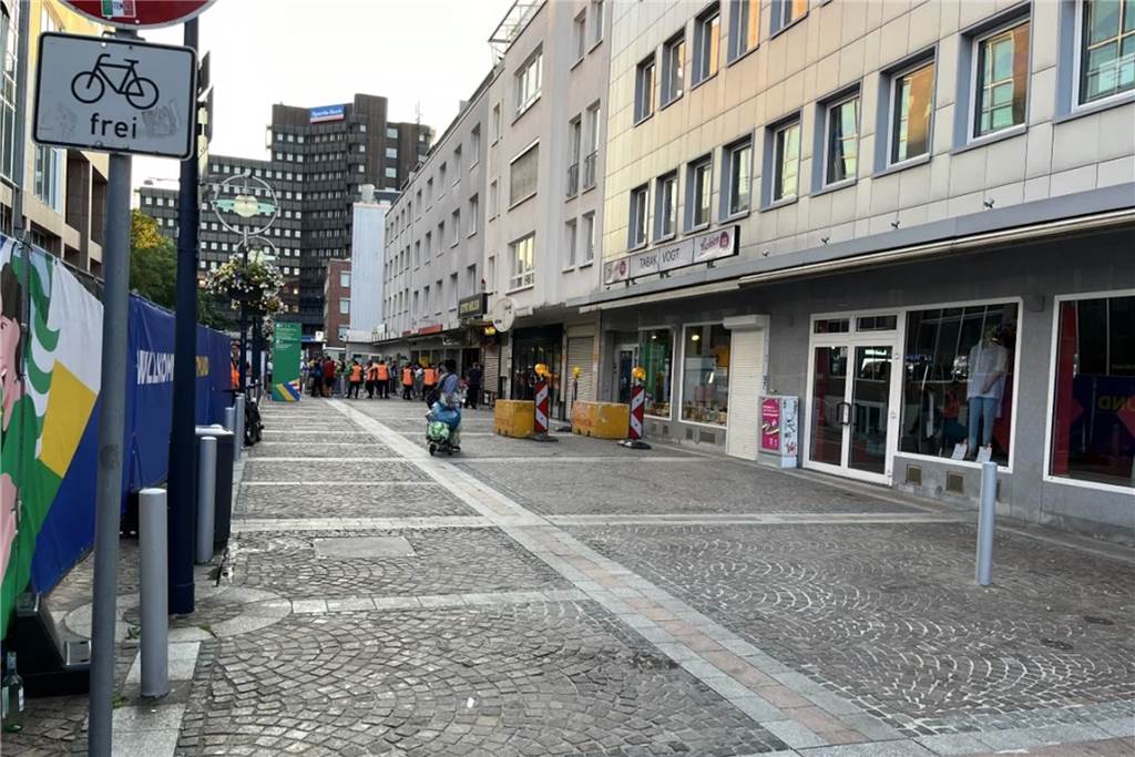 Wirt Omid Ghorbanazar frustriert: Ratsschänke während EM abgesperrt Die Aufnahme zeigt, an welcher Stelle die Prinzenstraße beim Spiel Deutschland gegen Schweiz abgesperrt wurde. Auch über diese Straße konnte man die Ratsschänke nicht erreichen.