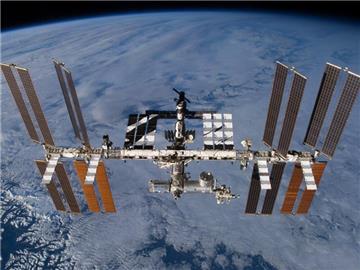 Die Aufnahme zeigt die Internationale Raumstation (ISS) in der Erdumlaufbahn. Foto: Nasa/dpa