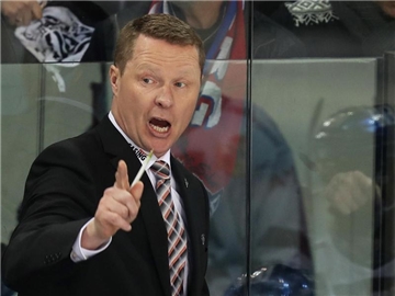 Die Augsburger Panther setzen weiter auf Trainer Mike Stewart. Foto: Daniel Karmann