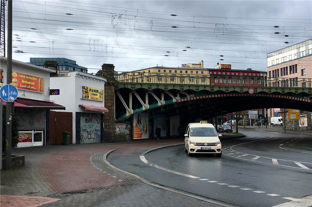 Warum der RRX-Ausbau in Dortmund weiter auf sich warten lässt Die aus dem Jahr 1910 stammende Bahnbrücke am Burgtor muss für den RRX um ein Gleis erweitert werden.