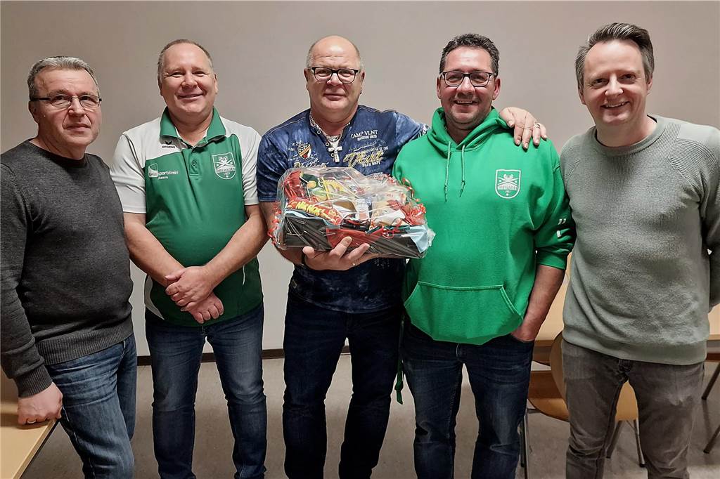 SuS Oberaden hat gewählt: Sascha Langner neuer Chef der Fußballer Die ausgeschiedenen Vorstandsmitglieder: (v.l.) Fausto Nuzzo, Fritz Wenzel, Heinz Wenzel und Oliver Fliegner (Beisitzer) sowie Stefan Kasch.