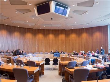 Die Ausschuss-Mitglieder im Saal des NSU-Untersuchungsausschusses. 
