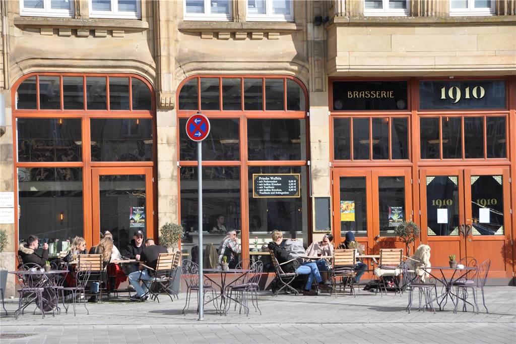 „So ein Marktplatz lebt doch davon, dass es dort Leben gibt“ Die Außenfläche des 1910 ist laut Lilli Leuthold rund 100 Quadratmeter groß und bietet bis zu 50, 60 Sitzplätze.