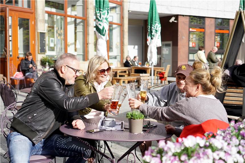 Diese Corona-Regeln gelten am Sonntag im Kreis Recklinghausen Die Außengastronomie darf geöffnet haben, allerdings muss eine Platzpflicht eingehalten werden.