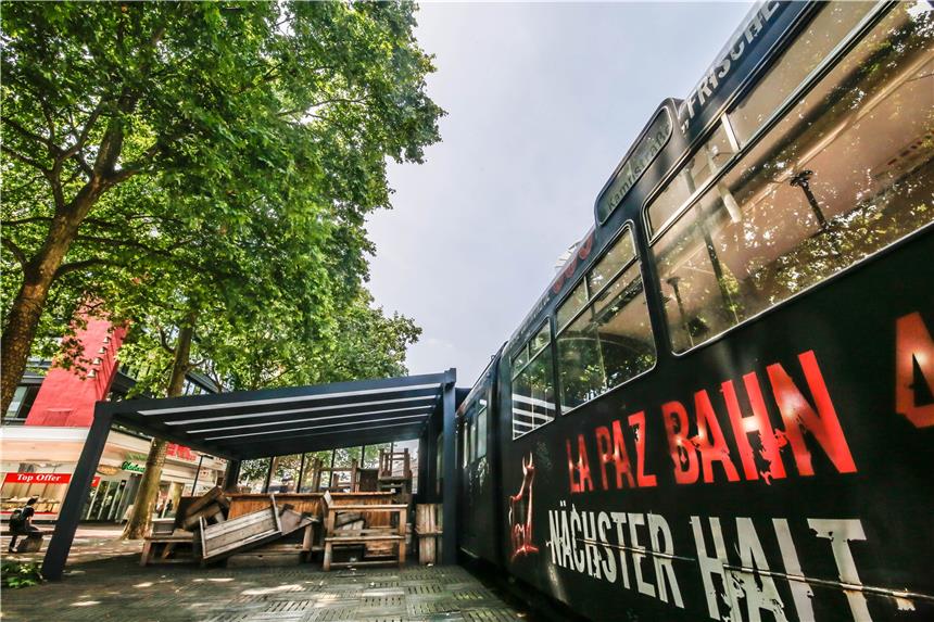 Das sind Dortmunds kulinarische Ab- und Neuzugänge Die Außengastronomie des spanischen Restaurants La Paz rund um den alten Straßenbahn-Wagen an der Kampstraße wird gerade neu gestaltet.