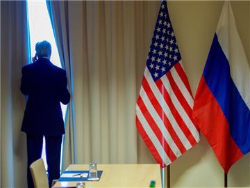 Die Außenminister der USA und Russlands, John Kerry und Sergej Lawrow, versuchten bei einem Treffen am Züricher Flughafen, einen Streit über die Auswahl der Oppositionsvertreter für die Friedensgespräche beizulegen. Foto: Us Department Of State/dpa