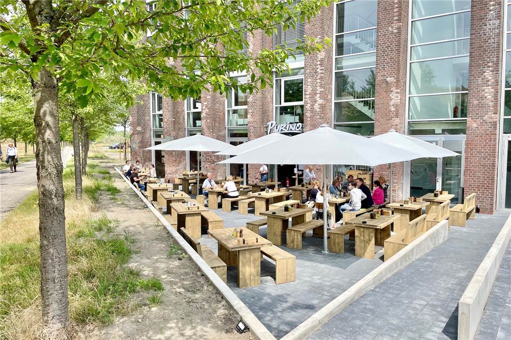Innovativste Gastro-Meile Dortmunds: Vom Food-Truck bis zum Familienrestaurant Die Außenterrasse des Purinos liegt am Rande des Landschaftskeils.