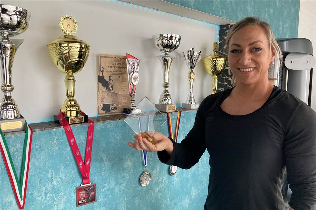 Stärkste Frau Lünens: Negative Kommentare sind zusätzliche Motivation Die Auszeichnung für den dritten Platz auf der Weltmeisterschaft ist einer der kleineren Pokale von Bodybuilderin Kerstin Telker. Für die Lünerin ist es die erste Platzierung in einem Profi-Wettbewerb.