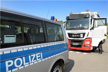 Die Autobahnpolizei ermittelt nach einer LKW-Blockade auf der A2 zwischen Dortmund und dem Kamener Kreuz gegen die beteiligten LKW-Fahrer.