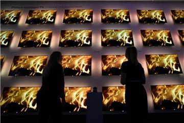 Die automatische Helligkeitsanpassungs-Funktion von neuen Fernsehern hilft, Strom zu sparen. Foto: Maurizio Gambarini