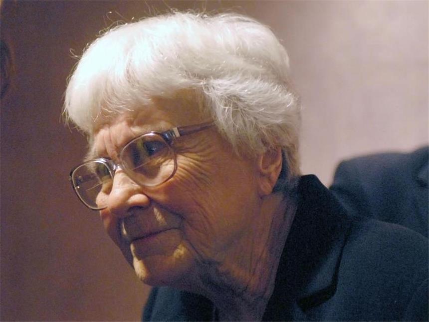 Die Autorin Harper Lee (2006) lieferte mit ihrem Roman "Wer die Nachtigall stört" einen Weltbestseller. Foto: Dana Mixer