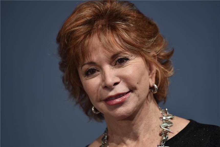 Isabel Allende: Liebe im Alter ist ein Schrei nach Leben Die Autorin Isabel Allende genießt die Zeit mit ihrer neuen, späten Liebe. Foto: Arne Dedert