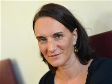 Die Autorin Terezia Mora denkt viel übers Schreiben nach. Foto: Arne Dedert