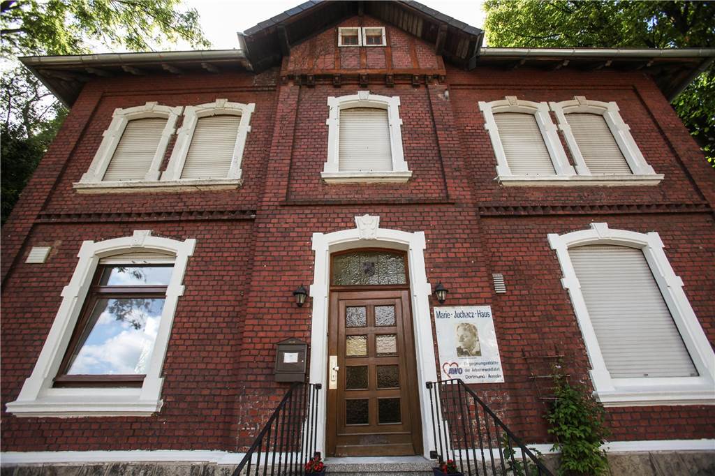 Asselner Awo-Chef drängt auf Öffnung des Marie-Juchacz-Hauses Die Awo-Begegnungsstätte in Asseln, das Marie Juchacz Haus, soll nach dem Willen des Vorsitzenden des Awo-Ortsvereins Asseln/Husen/Kurl wieder am 1. Juli eröffnen.