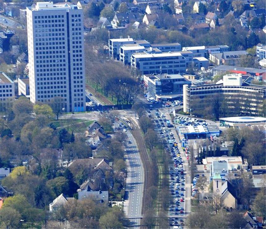 Feuerwehr räumte Bürogebäude an der B1 Die B1 soll von der Märkischen Straße bis zur B236 untertunnelt werden.