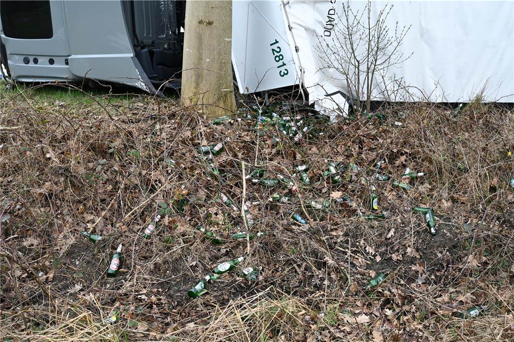 Die B58 war aufgrund des Unfalls komplett gesperrt.
