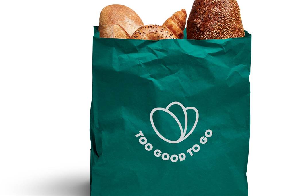 Eine mit Backwaren gefüllte Tüte von "Too good to go".