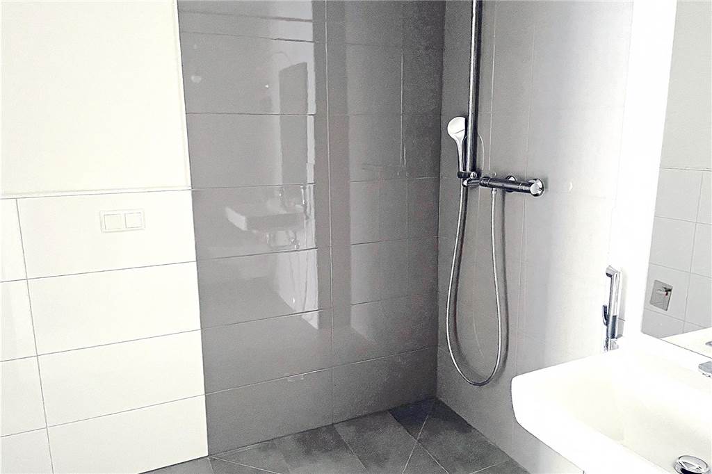 Die Bäder haben eine barrierefreie Dusche.