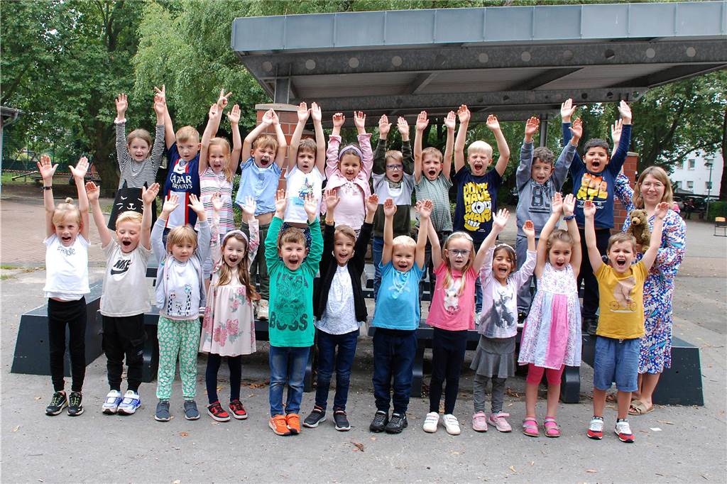 Die Bären-Klasse 1A an der Marktschule besuchen 26 Kinder. Klassenlehrer ist Michael Fromme, Andrea Köster ist Sozialpädagogin.