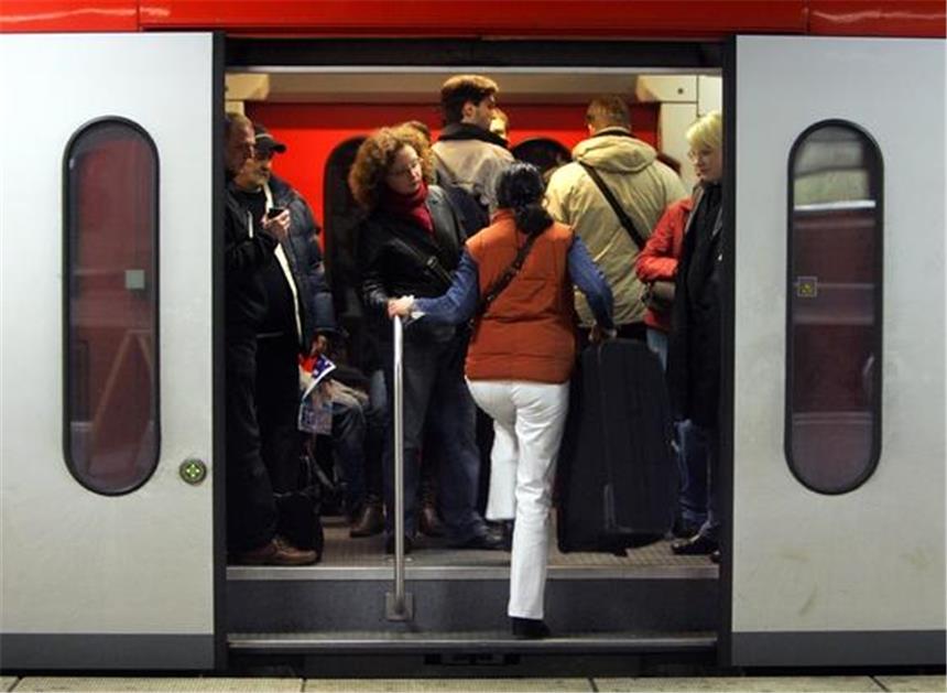Die Bahn droht dem VRR mit der Streichung von Zügen.