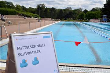Die Bahnen am Freibad Cappenberger See sind genau eingeteilt.