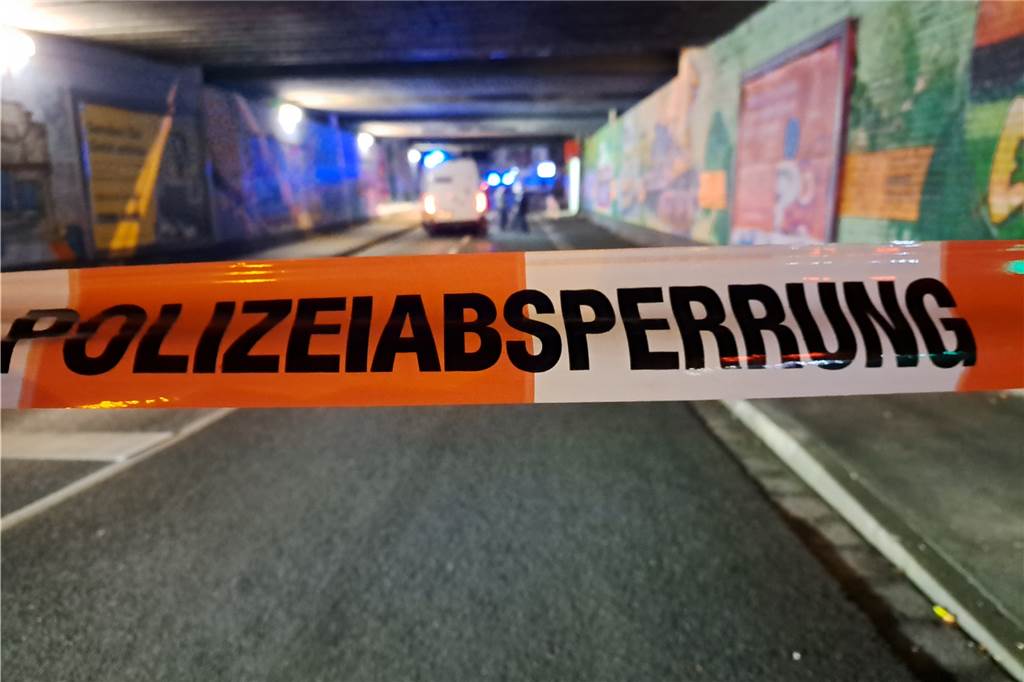 Die Bahnhofstraße in Höhe des Bahnhofs Sinsen darf zurzeit nicht befahren werden.