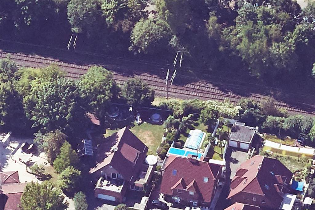 Ukrainischer Junge (11) brachte sich an Bahngleisen in Lebensgefahr Die Bahnlinie der S4 endet in Dortmund-Somborn.