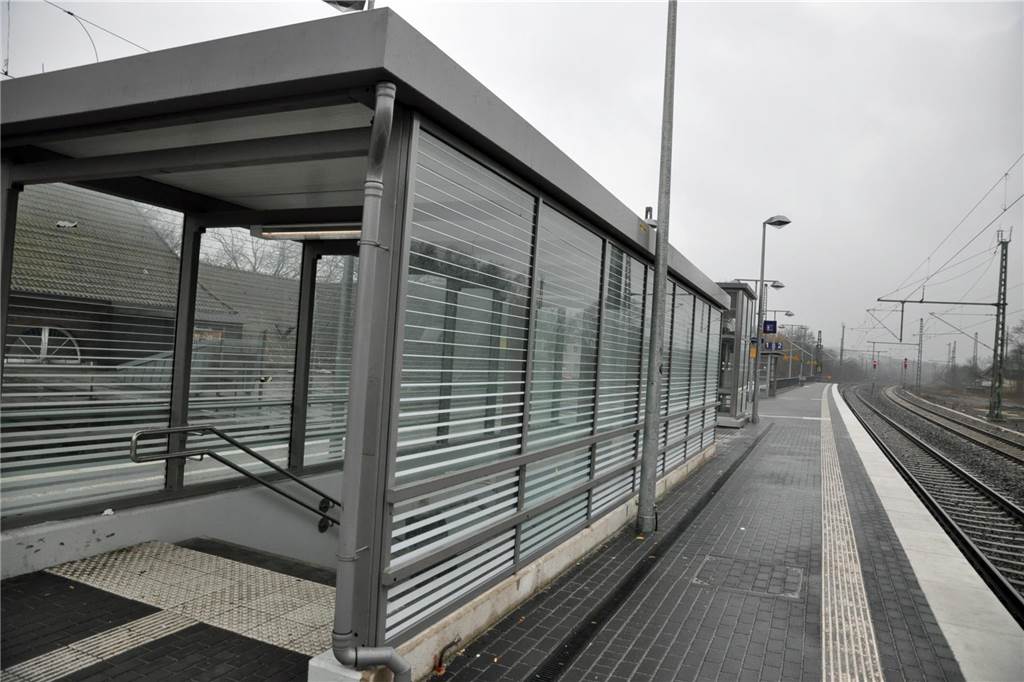 Warten auf Tunneldurchstich am Bahnhof Preußen: Wann geht es weiter? Die Bahnsteige sind zwischenzeitlich modernisiert worden.