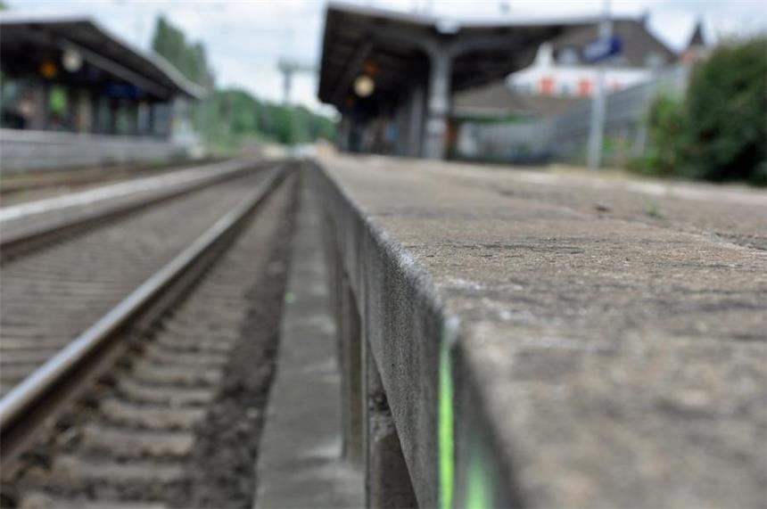 Das wird am Castrop-Rauxeler Bahnhof erneuert Die Bahnsteighöhe soll im kommenden Jahr auf die neue RRX-Zuggeneration angepasst werden.
