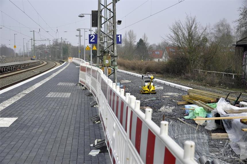 Bahn hat falsche Baupläne vom Preußen-Bahnhof Die Bahnsteigkante an Gleis 2 ist bereits fertig. Auch Gleis 1 ist fertig, allerdings noch nicht zur Nutzung freigegeben, wie die Bahn mitteilte.