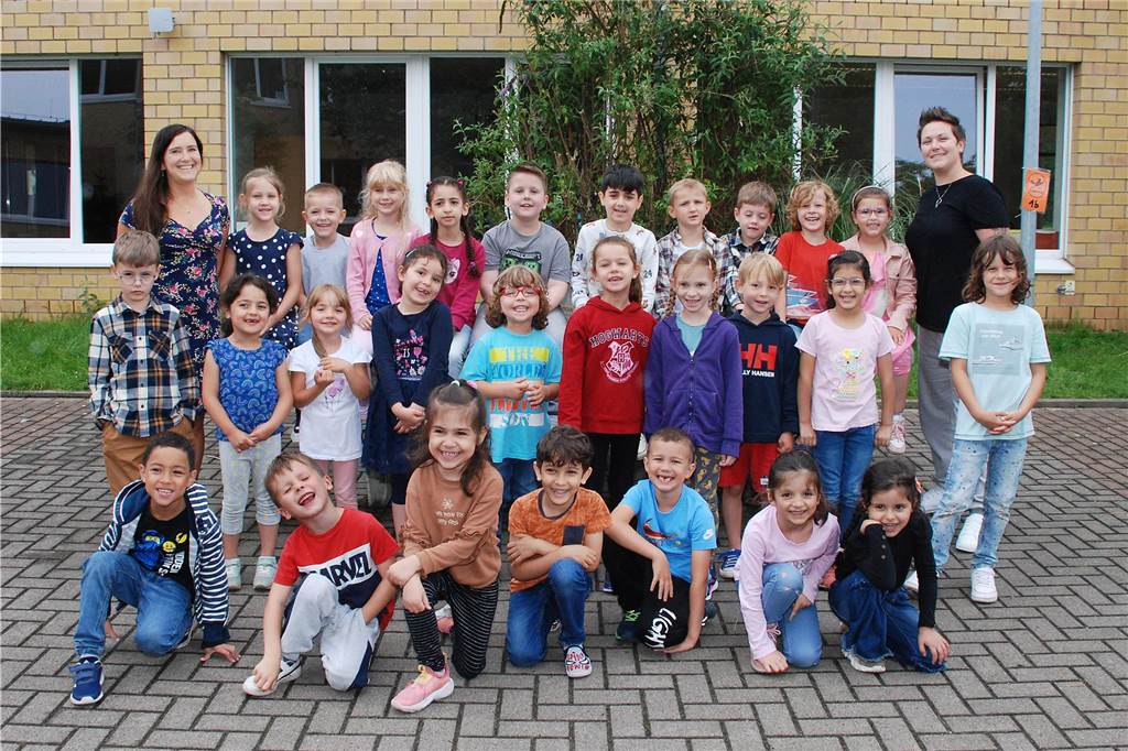 Die Balu-Klasse 1A an der Grundschule Am Hügel besuchen 28 Mädchen und Jungen. Klassenlehrerinnen sind Katrin Petri mit Claudia Lauer.