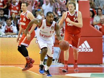 Die Bamberger um Bradley Wanamaker (M) gewannen das Spiel in München in der Verlängerung. Foto: Lukas Barth