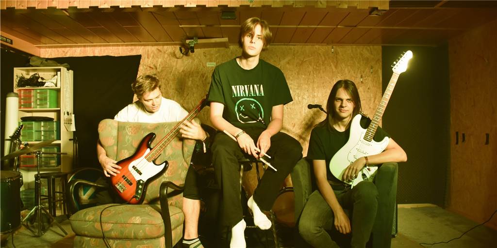 Heavy Metal aus Ahaus: „Chrome Fire“ arbeitet am zweiten Album Die Band „Chrome Fire“ aus Ahaus: Niklas Ratsch (25), Ivo Groen (18) und Aaron Dönnebrink (17) spielen Heavy Metal und arbeiten derzeit an ihrem zweiten Album.