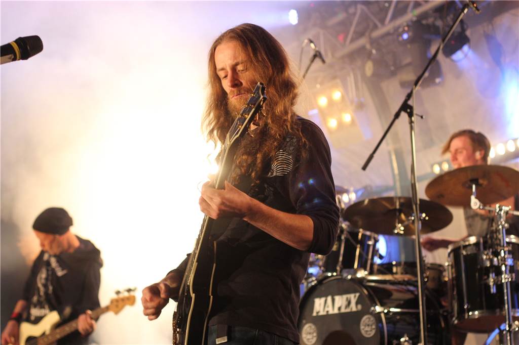 Die Band Headshrinker war zuletzt Headliner beim Save The Planet. Klassiker aus Rock- und Punkgeschichte unterhielten das Publikum an der Waldbühne.