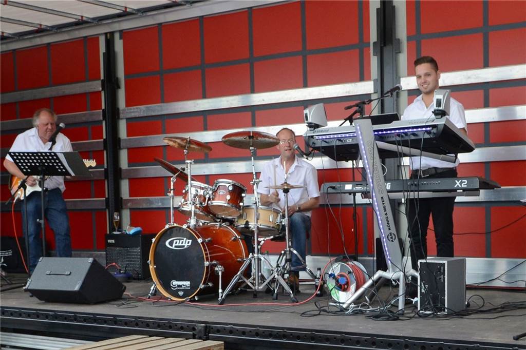 100-Jahr-Feier: Volles Programm beim Heimatverein Wulfen (mit Video) Die Band „La Maras“ mit Bandleader Ulli Schulten