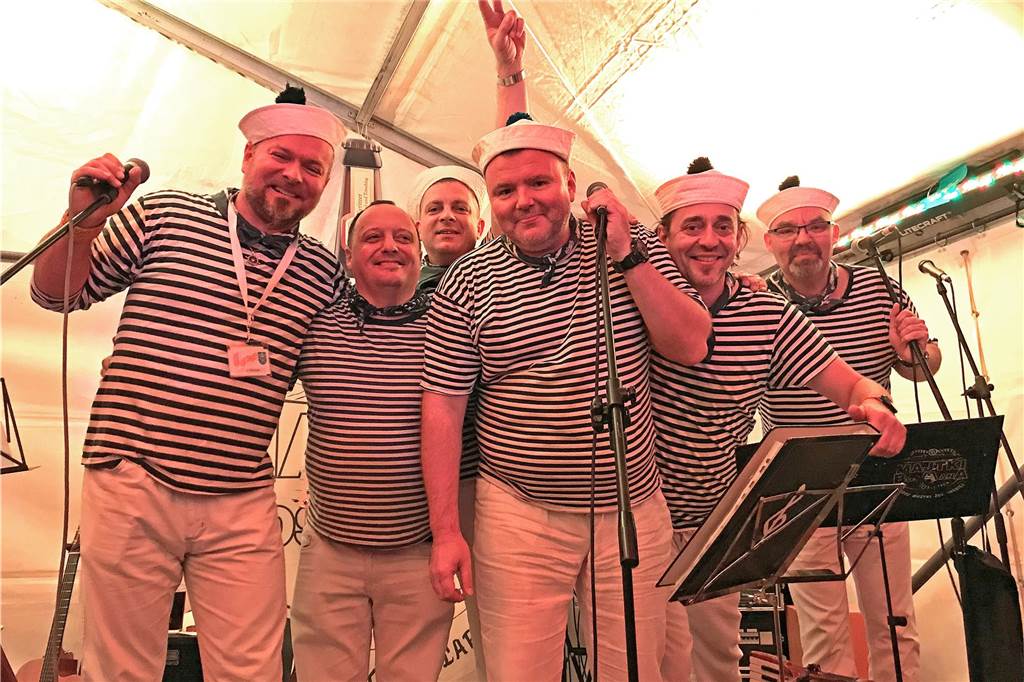 Stadt stellt Partnerschaftszelt zu Sim-Jü auf den Prüfstand Die Band Majtki Bosmana aus Waclcz spielte 2019 im Partnerschaftszelt.
