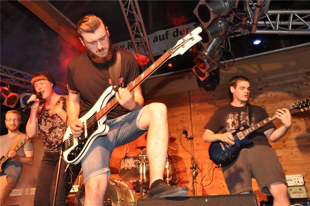 Live-Musik unter freiem Himmel: Diese Festivals stehen 2022 noch an Die Band Sky Of Colours beim Rock auf der Tenne. Auch 2022 gibt es in Becklem wieder tolle Bands zu erleben.